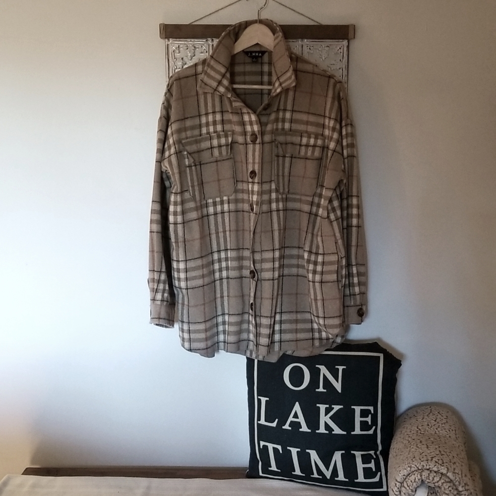 J.NNA Short, Flannel-like jacket
